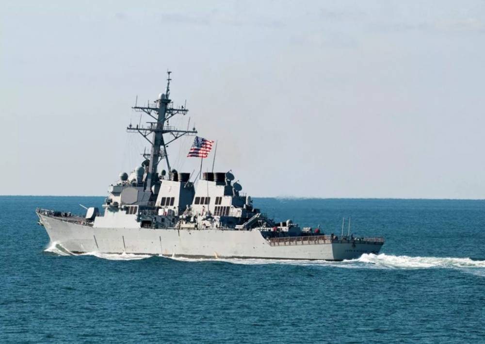 Американский эсминец вторгся в российские воды