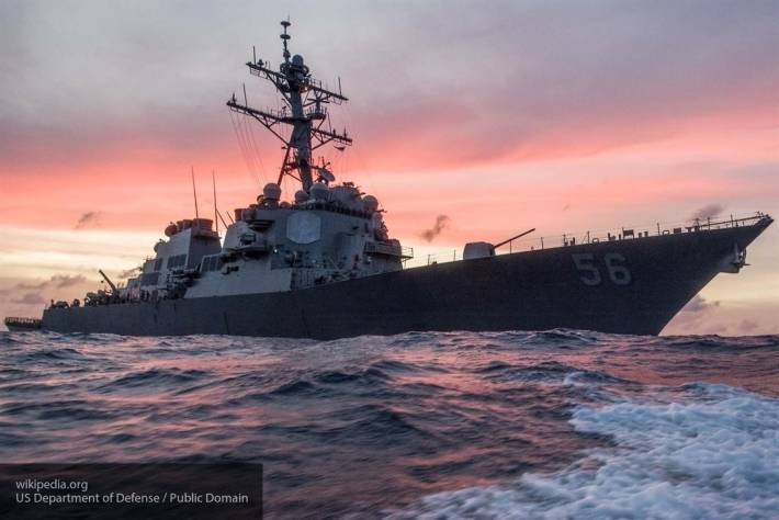 Нарушивший границы РФ эсминец США мог стать «братской могилой на дне моря»