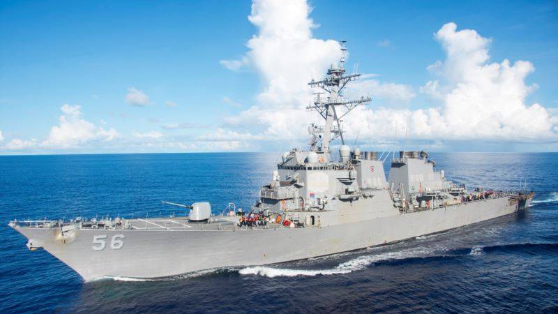 Россия заявила, что американский военный корабль вошел в ее территориальные воды