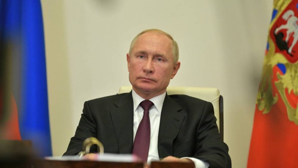 «Он не может быть добровольцем»: в Кремле объяснили, почему Путин не привился от Covid-19