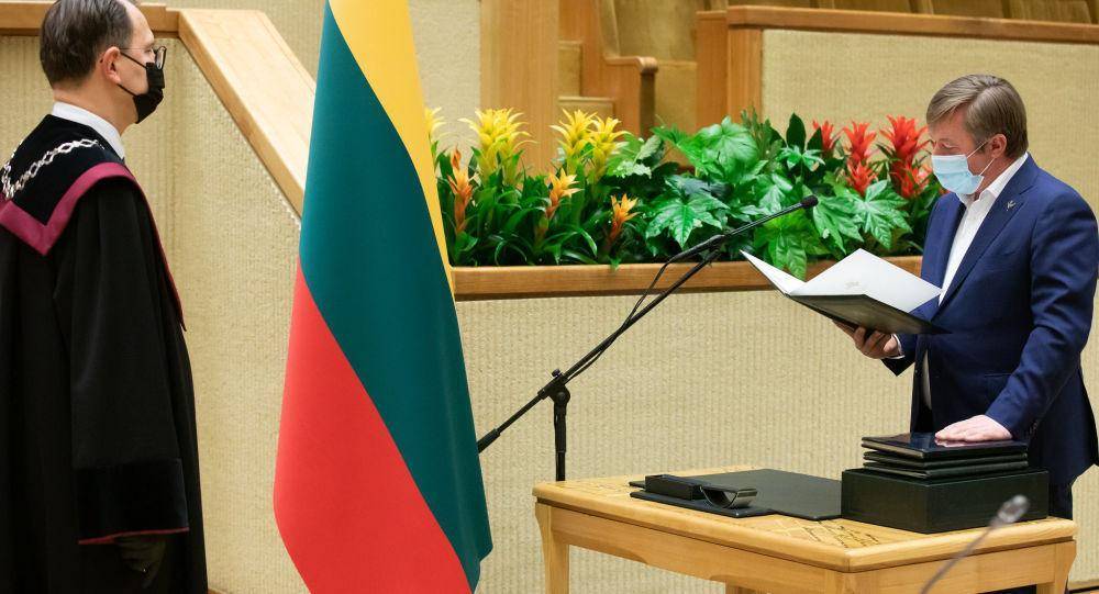 Лидер бывшей правящей партии Литвы сложил полномочия депутата