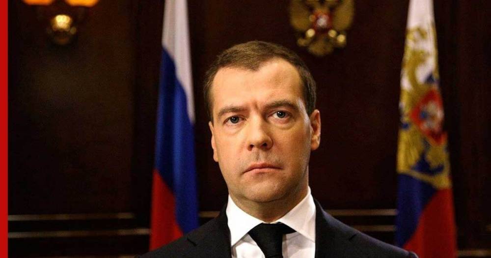 Медведев предложил ввести компенсацию за ненормированный рабочий день