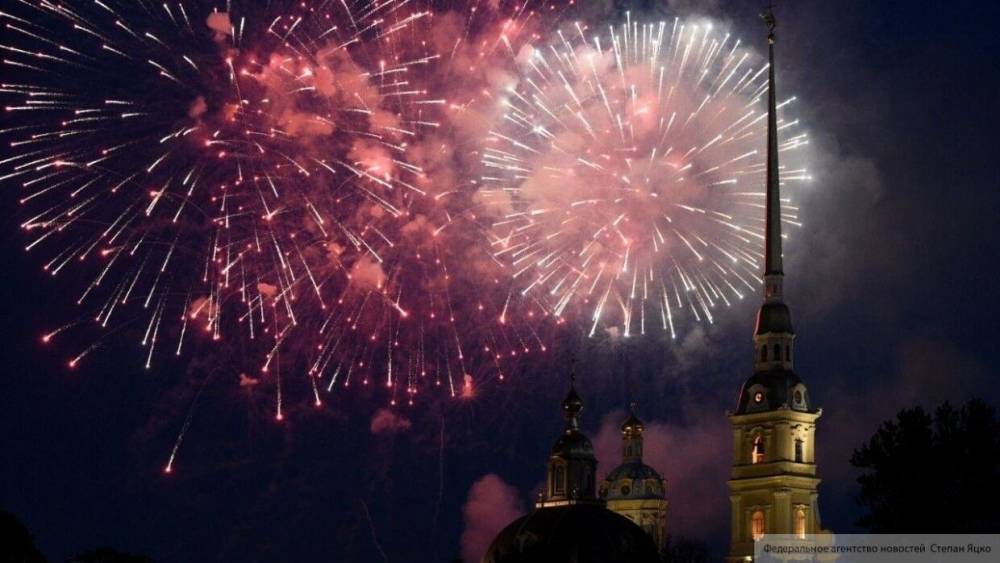 В Петербурге отменили новогодний салют из-за коронавируса