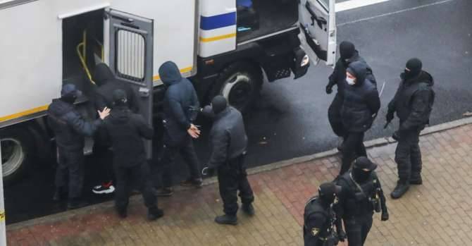 Hundreds Detained Despite New Tack By Anti-Government Protesters In Belarus