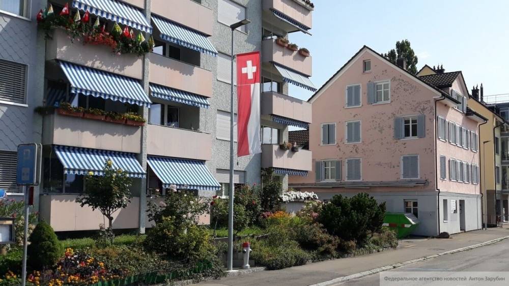 Швейцарка с ножом ранила двух посетительниц магазина