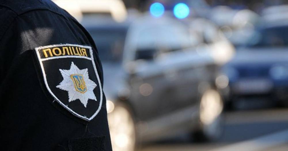 Пьяный полицейский протаранил на автомобиле детскую площадку во Львове