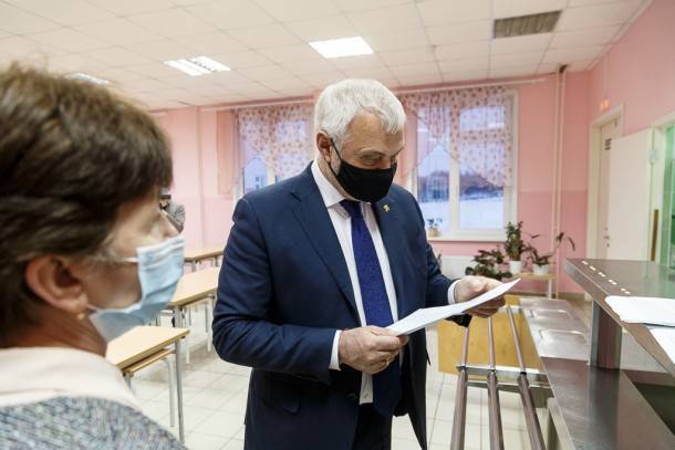 Владимиру Уйба показали социальные объекты Усть-Куломского района
