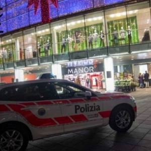 В торговом центре в Швейцарии с ножом напали на двух женщин