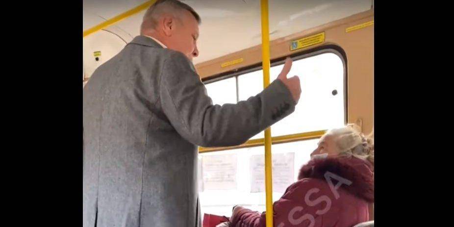 «В тюрьму хочешь?»: в Одессе пассажир трамвая угрожал пенсионерке из-за украинского языка — видео
