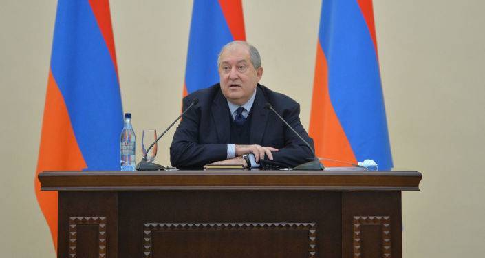 "Он был человеком искусства": глава Армении выразил соболезнования родным Завена Саркисяна