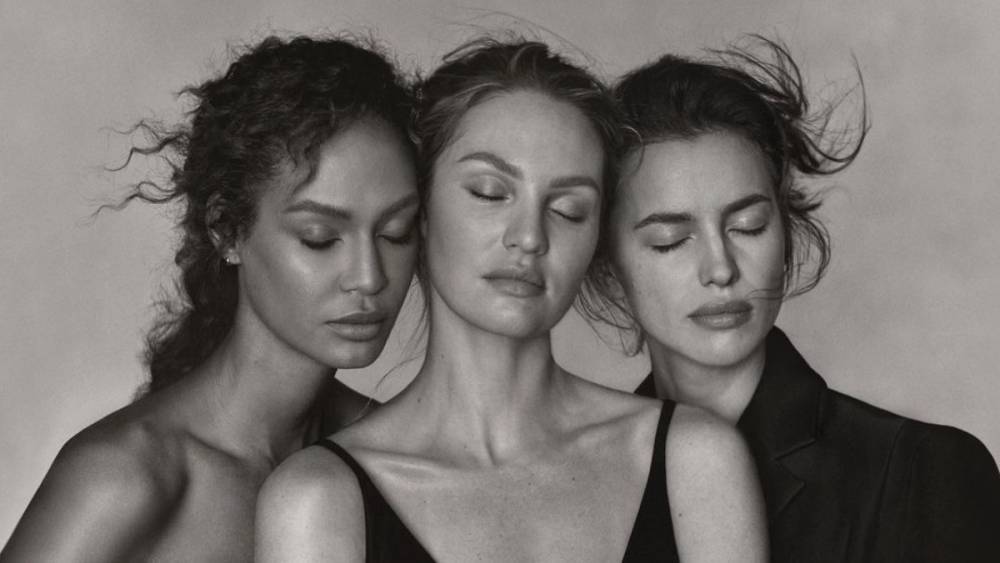 Волшебное трио: Ирина Шейк, Кэндис Сванепул и Джоан Смоллс украсили обложку Vogue