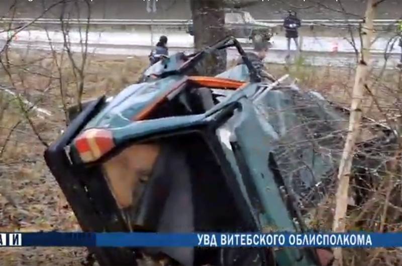 Видеофакт. Под Полоцком авто с компанией молодежи влетело в дерево — один погибший, двое с травмами