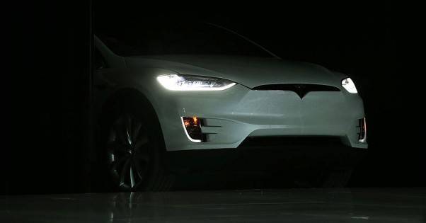 Компания Tesla отзывает почти 10 тысяч электрокаров