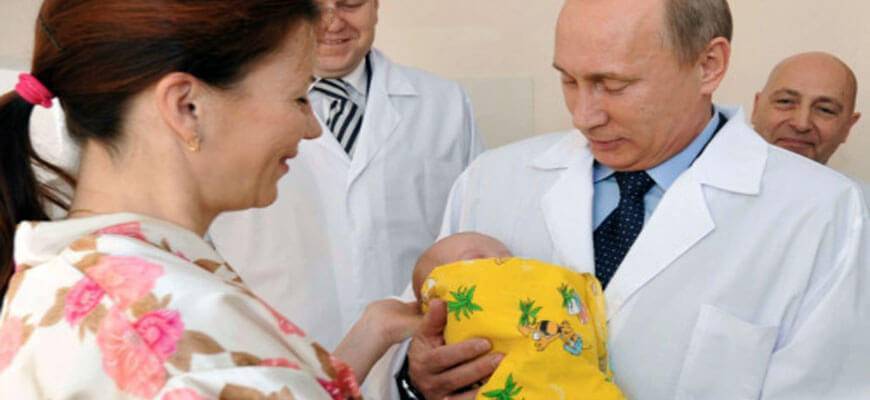 Мать «ну очень похожей» на Путина девушки стала совладельцем банка его друга