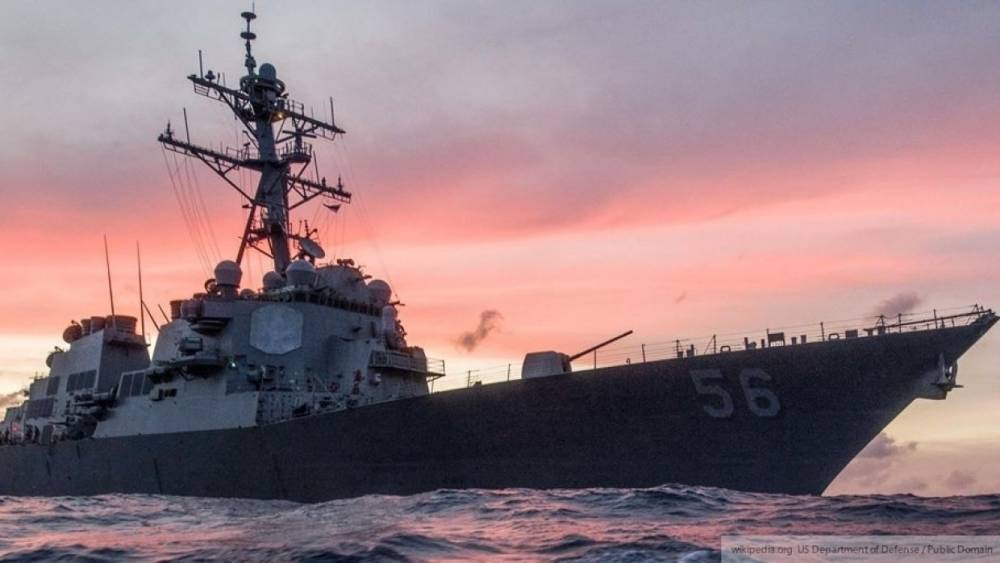 Жители ФРГ назвали провокацией вторжение эсминца США в российские воды
