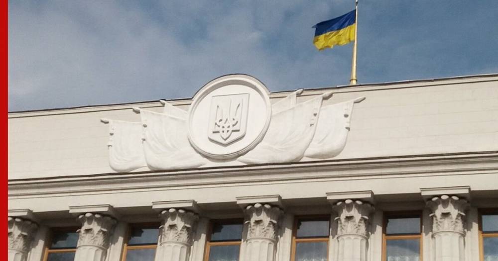 На Украине заявили об "огромной дыре" в госбюджете