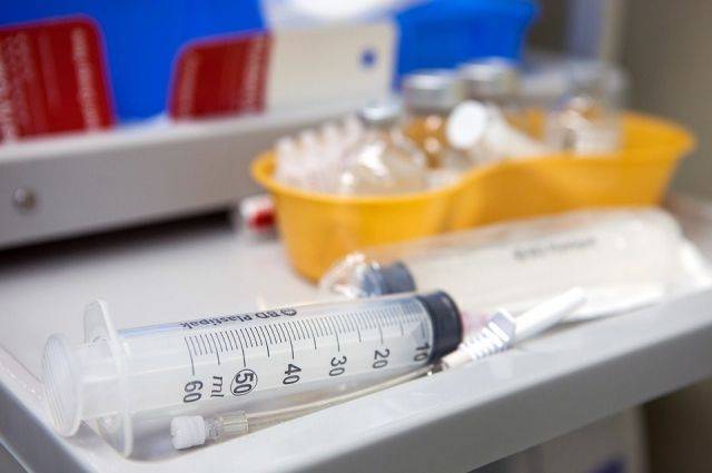 Вакцина «ЭпиВакКорона» поступила в регионы для проведения исследований