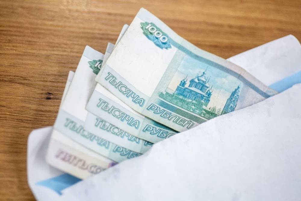 В Екатеринбурге суд назначил штраф в ₽2,3 млн сотруднице налоговой по делу о взятке