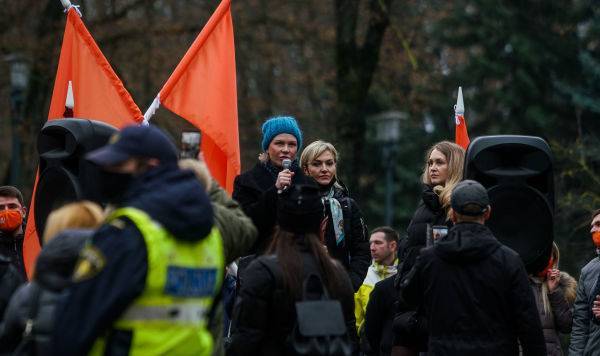 "Хотим право на нормальную жизнь": пикет у здания правительства Латвии