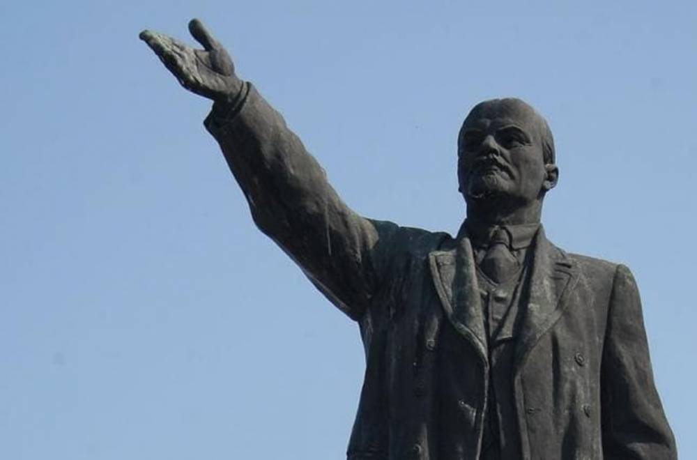В Киеве внезапно появился памятник Ленину, фото: жители удивлены