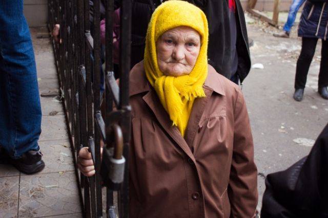 Киев продолжает издеваться над пенсионерами