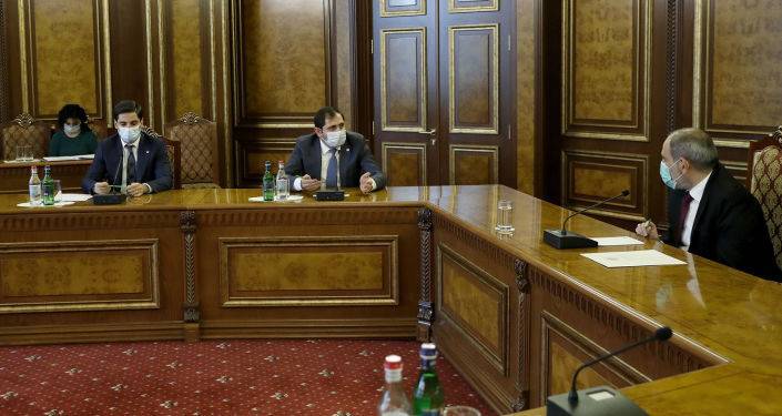 "Не собираемся бежать": Пашинян вновь признал себя виновным в сложившейся ситуации