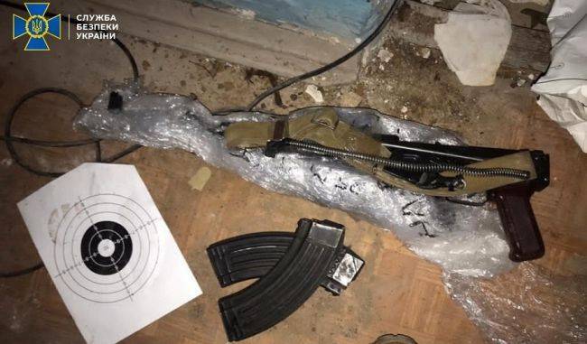 В академии аграрных наук в Киеве нашли схрон с оружием и боеприпасами
