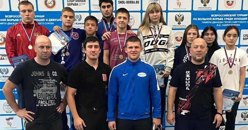 Борцы из Калининграда завоевали 11 медалей на всероссийском турнире