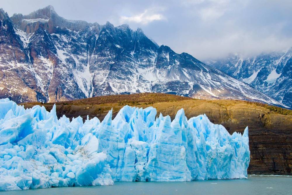 Ученые NASA обнаружили в ледниках Гренландии дыры неизвестного происхождения