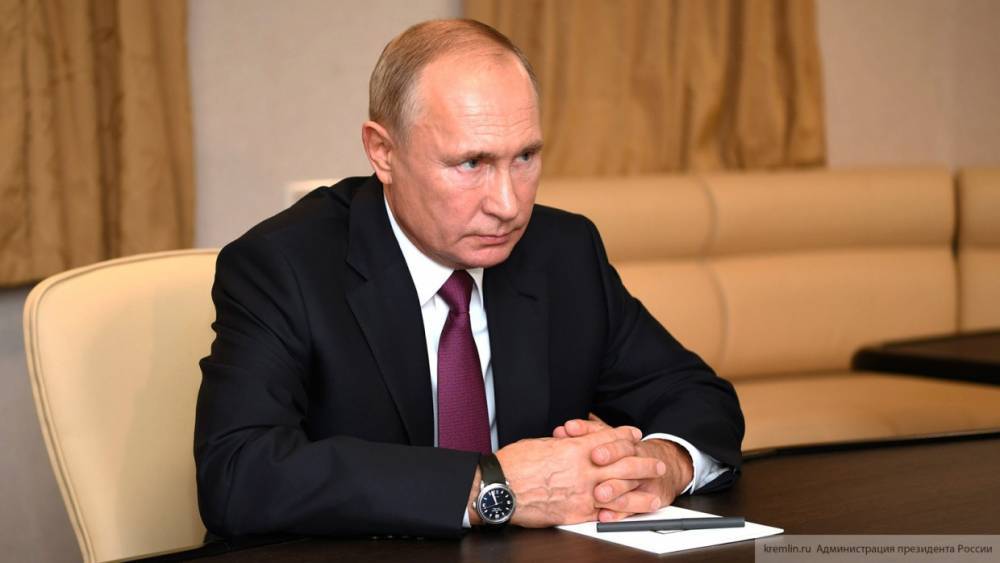 Кремль прокомментировал появление Путина на публичном мероприятии без маски