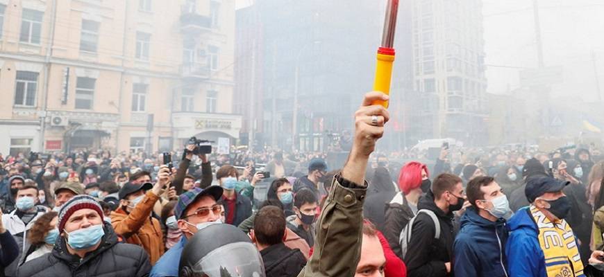 В Киеве проходит очередная акция протеста, подробности с места событий