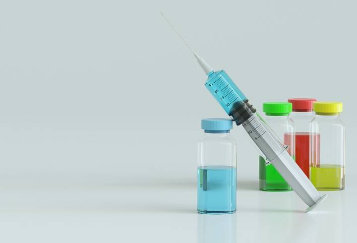 Названы сроки массовой вакцинации от коронавируса в России