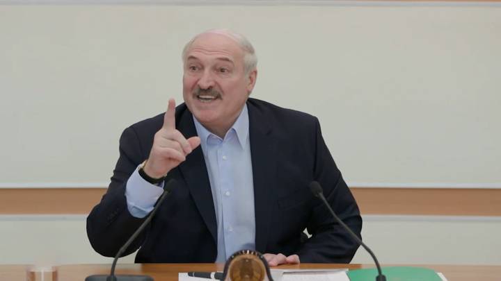 Лукашенко рассказал о перехваченном разговоре "лохушек"