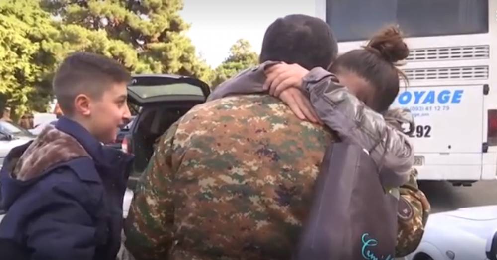 Миротворцы сопроводили в Степанакерт еще более 2100 беженцев