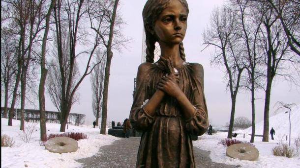 Украина чтит память жертв Голодоморов, устроенных советскими оккупантами