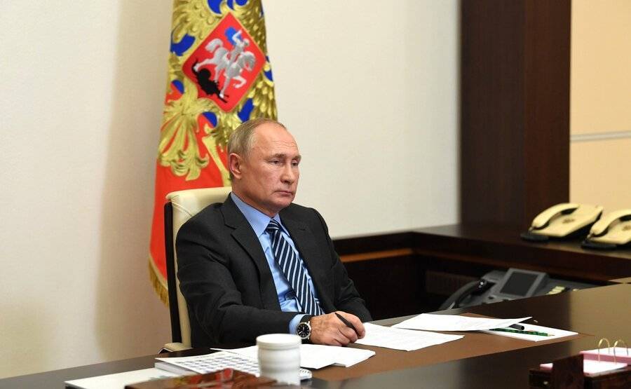 Песков оценил вероятность очной встречи Путина с судьями Конституционного суда