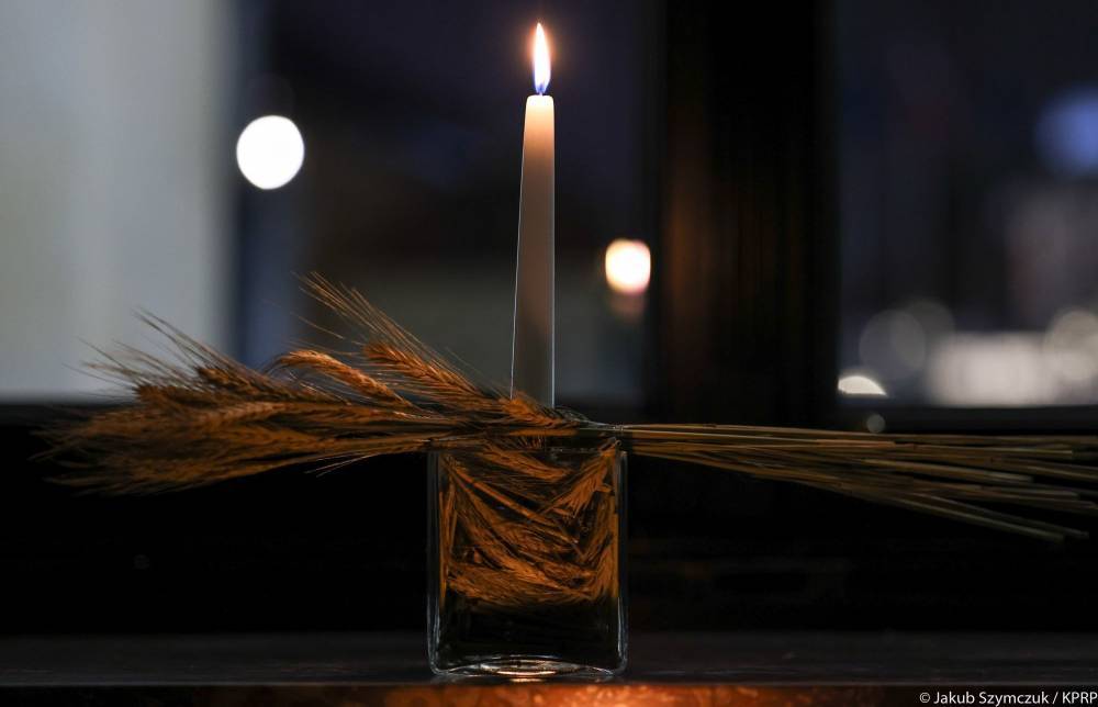Почтение памяти жертв Голодомора: в окне президента Польши зажгли свечу