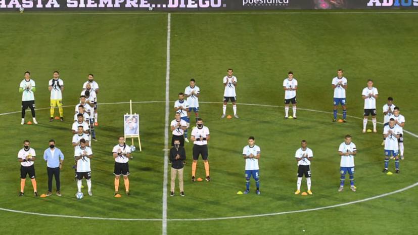 Перед матчем чемпионата Аргентины футболисты выстроились в цифру 10 в честь Марадоны