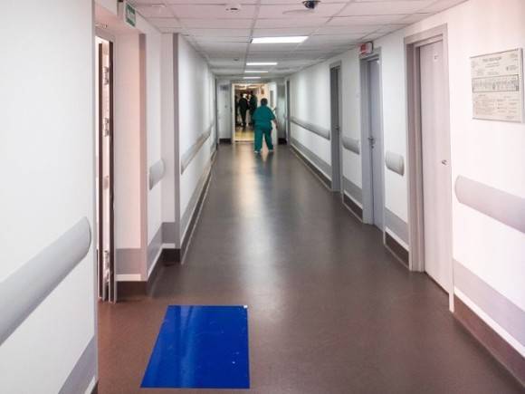В Петербурге из больницы сбежал зараженный коронавирусо подросток