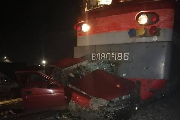Возбуждено уголовное дело после гибели людей при столкновении машины с поездом в Усть-Лабинске