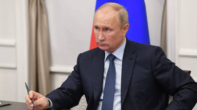 Путин попросил чиновников в Сибири не снимать шапки на морозе