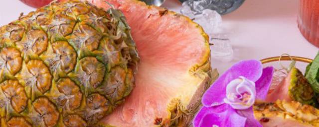 В Коста-Рике выращивают розовые ананасы