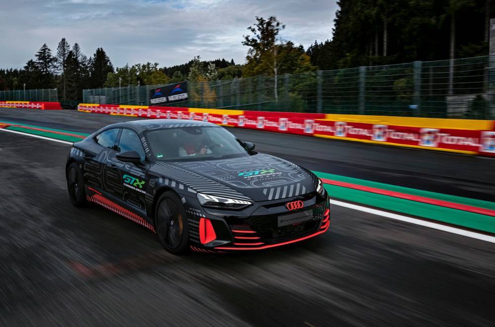 Audi показала первый электромобиль линейки RS