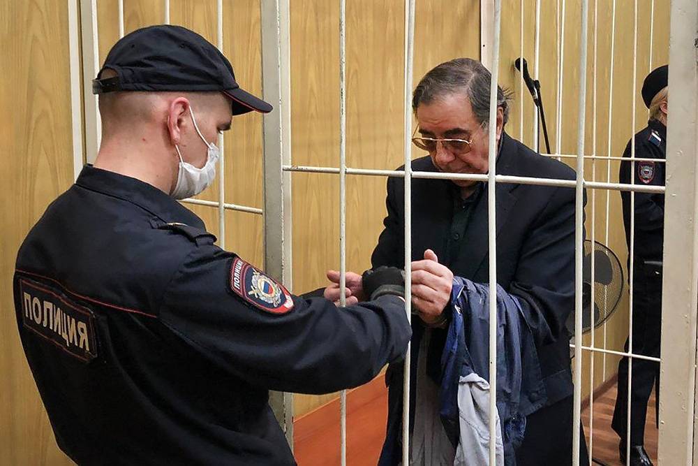 Суд оставил на свободе обвиняемых в афере с наследством актера Баталова