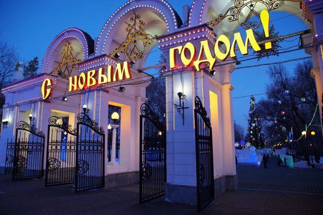 В хабаровском парке «Динамо» началась подготовка к Новому году