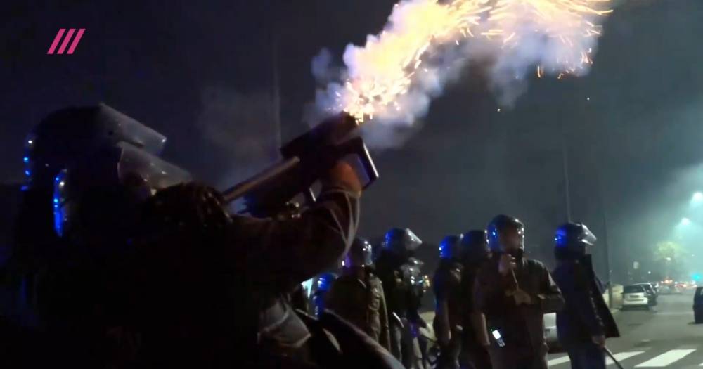 Рим протестует из-за ковидных ограничений. Полиция применила газ, водометы и светошумовые гранаты