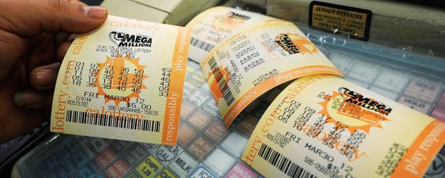 Американец выиграл $2 млн, случайно купив одинаковые лотерейные билеты