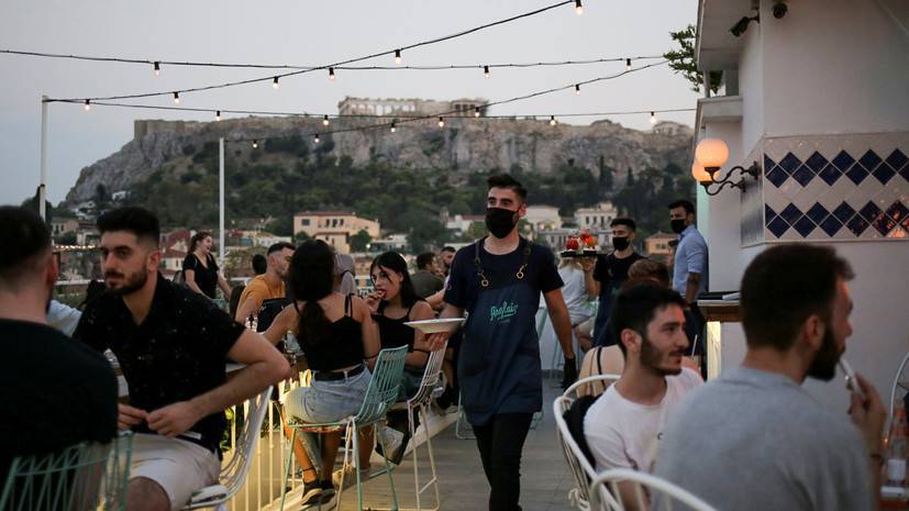 В ряде районов Греции вводится комендантский час