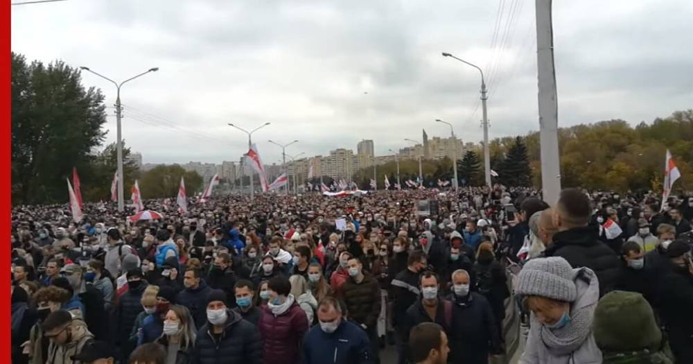 В Белоруссии тысячи протестующих движутся к резиденции Лукашенко