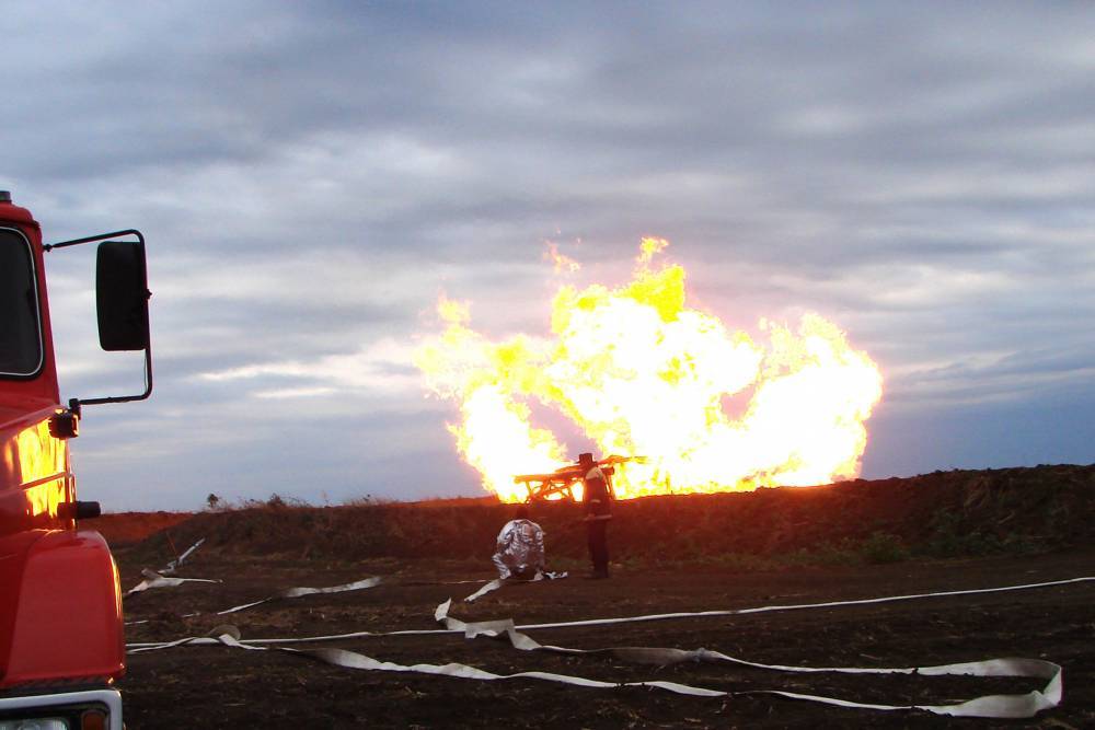 В Дагестане загорелась законсервированная нефтяная скважина